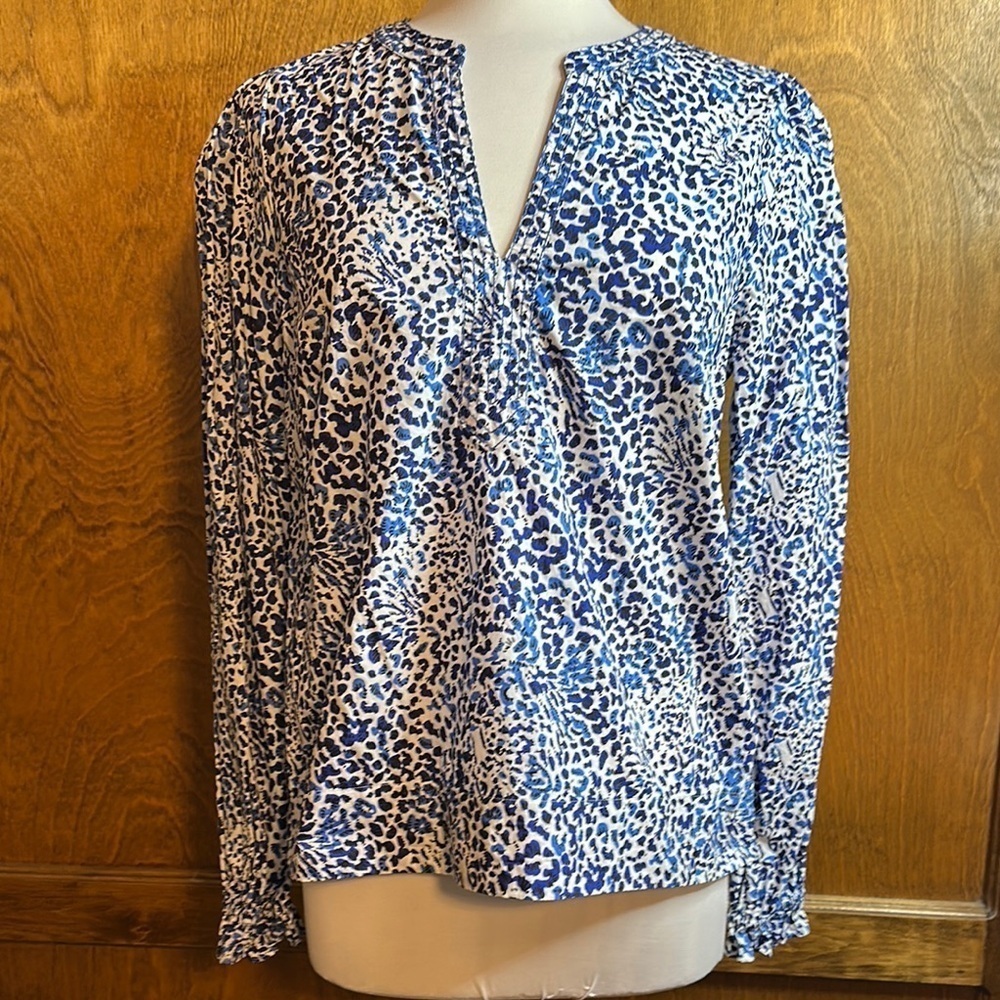 Lilly Pulitzer Coulter Long Sleeve Blue and White Cotton Top. Size M - EUC